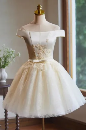 Champagne A Line Appliques Short Homecoming Dress