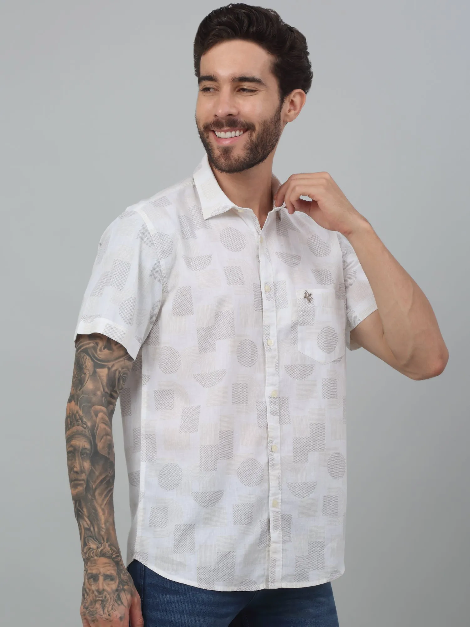 Men's Cream Casual Geometric Print Half sleeve Shirt