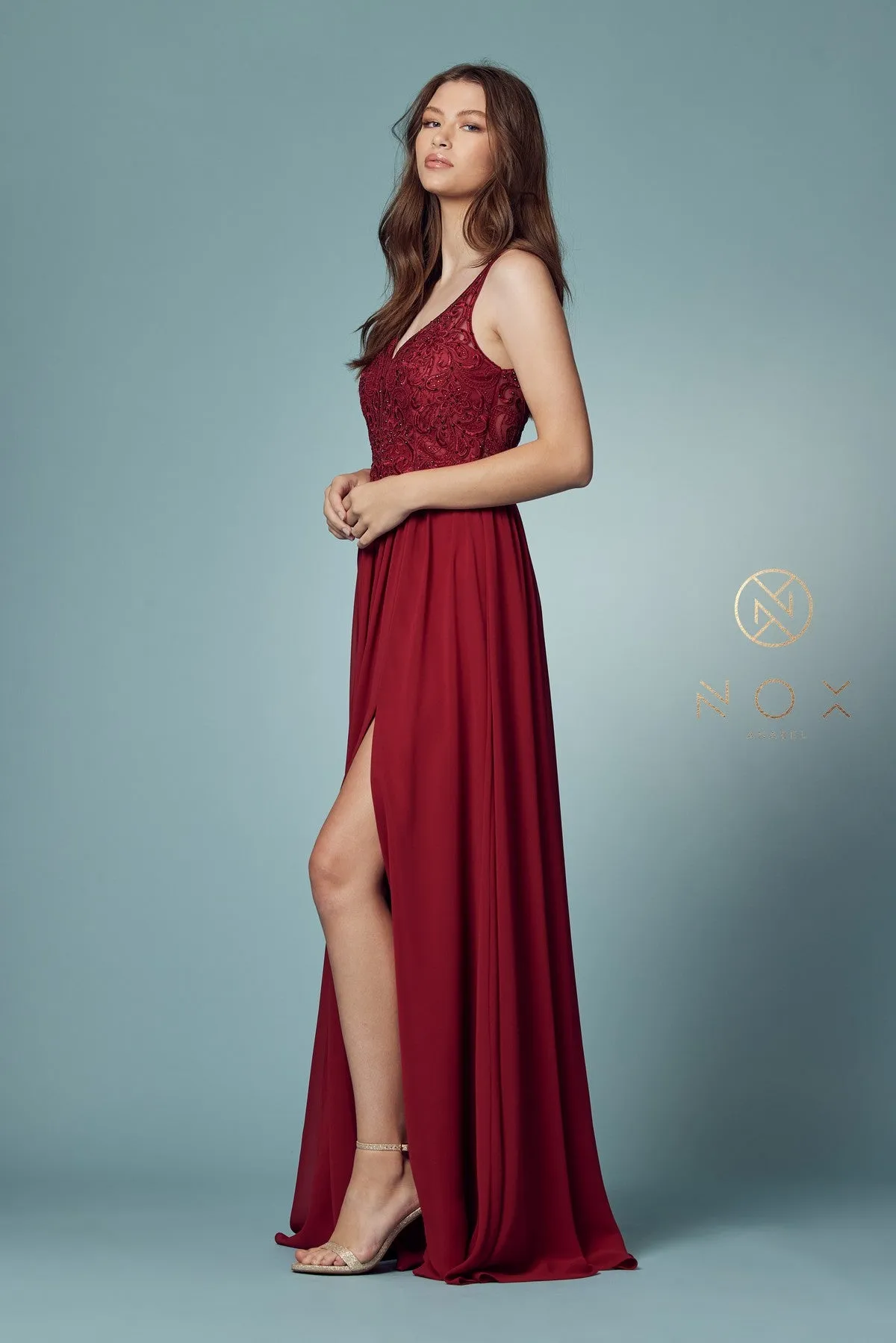 PLUNGE SWEETHEART EMBROIDERED NECK A-LINE GOWN WITH SIDE SLIT_Y299