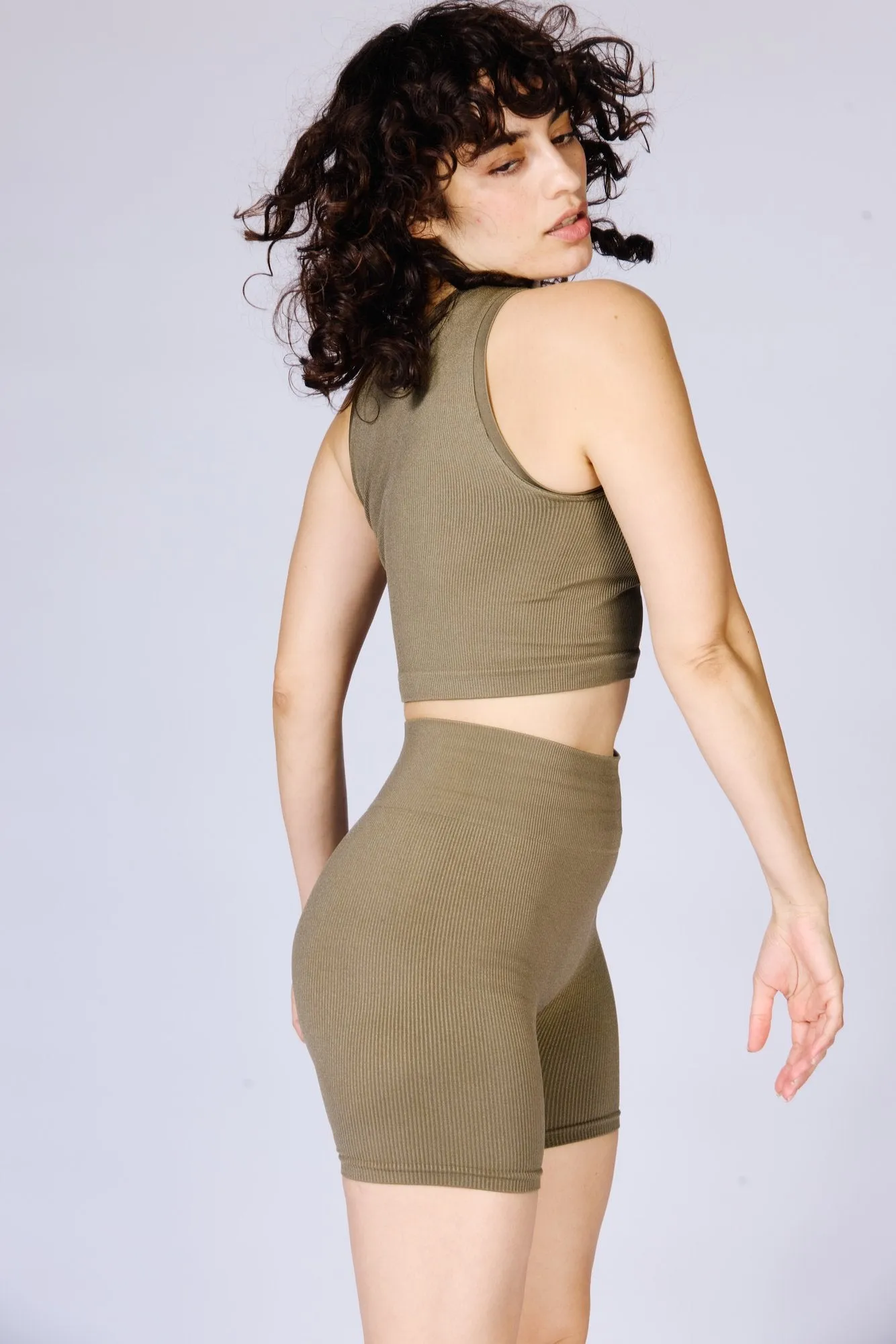 RIBBED COMPOSED Shorts | Olive